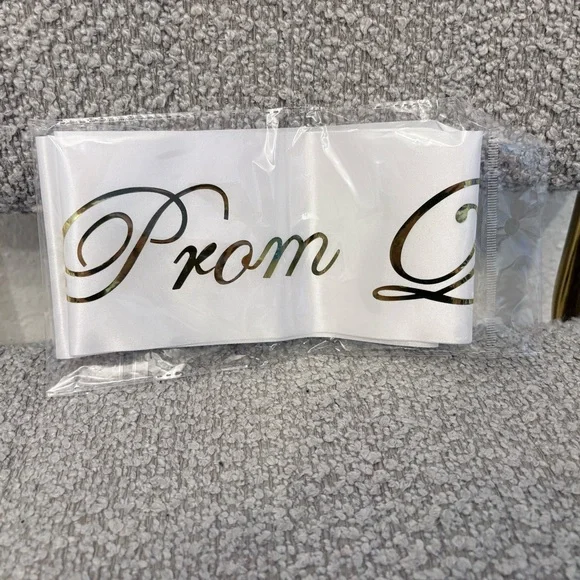 Elegant Tiara & Prom Queen Sash - Picture 2 of 6